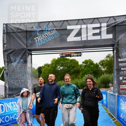 30.08.2026 - Elbe Triathlon Hamburg LAZAROV Photography http://msf.ph/oto/10045496 30.08.2026 17:02:18 Ziel  meine-sportfotos.de
