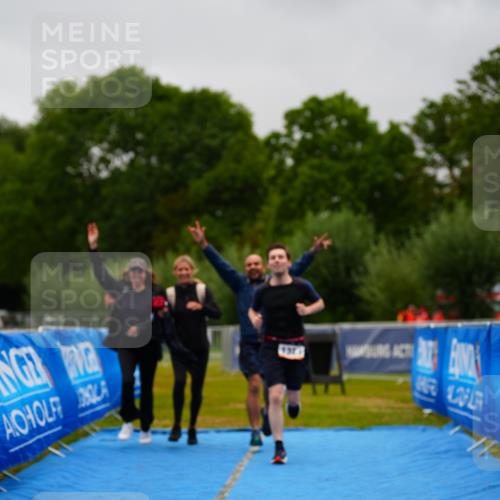 30.08.2026 - Elbe Triathlon Hamburg LAZAROV Photography http://msf.ph/oto/10045507 30.08.2026 17:02:40 Ziel  meine-sportfotos.de