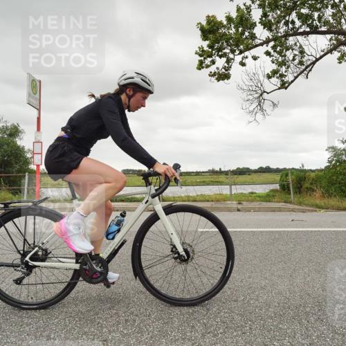 30.08.2026 - Elbe Triathlon Hamburg Michael Burmester http://msf.ph/oto/10045509 30.08.2026 14:23:56 Radfahren 137 meine-sportfotos.de