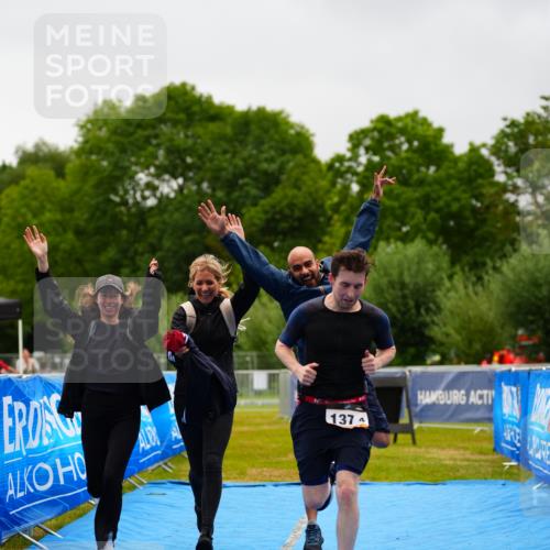 30.08.2026 - Elbe Triathlon Hamburg LAZAROV Photography http://msf.ph/oto/10045531 30.08.2026 17:02:41 Ziel  meine-sportfotos.de