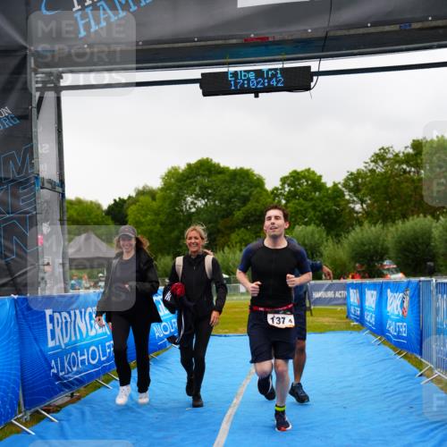 30.08.2026 - Elbe Triathlon Hamburg LAZAROV Photography http://msf.ph/oto/10045536 30.08.2026 17:02:42 Ziel  meine-sportfotos.de