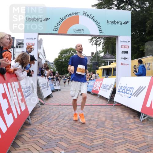 30.08.2026 - Blankeneser Heldenlauf Lena Gebhardt http://msf.ph/oto/10045584 30.08.2026 11:51:14 Ziel 2374, 2694, 2707 meine-sportfotos.de