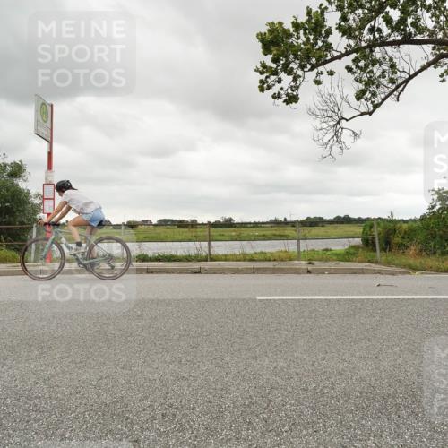 30.08.2026 - Elbe Triathlon Hamburg Michael Burmester http://msf.ph/oto/10045596 30.08.2026 14:25:16 Radfahren  meine-sportfotos.de
