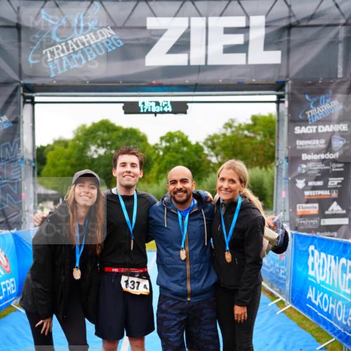 30.08.2026 - Elbe Triathlon Hamburg LAZAROV Photography http://msf.ph/oto/10045610 30.08.2026 17:03:44 Ziel  meine-sportfotos.de