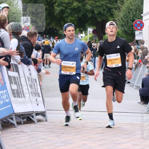 30.08.2026 - Blankeneser Heldenlauf Lena Gebhardt http://msf.ph/oto/10045628 30.08.2026 11:51:18 Ziel 2158, 2159, 2694 meine-sportfotos.de