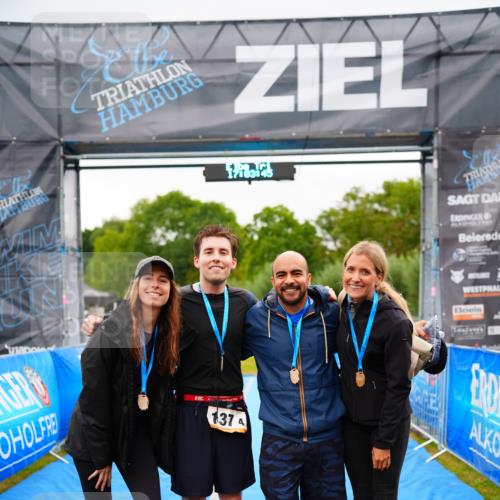 30.08.2026 - Elbe Triathlon Hamburg LAZAROV Photography http://msf.ph/oto/10045629 30.08.2026 17:03:45 Ziel  meine-sportfotos.de