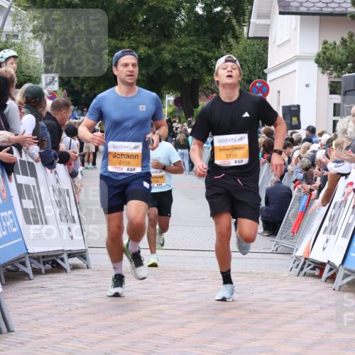 30.08.2026 - Blankeneser Heldenlauf Lena Gebhardt http://msf.ph/oto/10045642 30.08.2026 11:51:19 Ziel 2158, 2159, 2694, 2799 meine-sportfotos.de