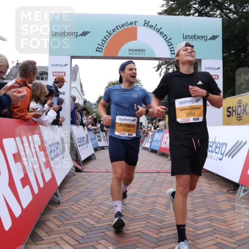 30.08.2026 - Blankeneser Heldenlauf Lena Gebhardt http://msf.ph/oto/10045701 30.08.2026 11:51:22 Ziel 2158, 2159, 2799 meine-sportfotos.de