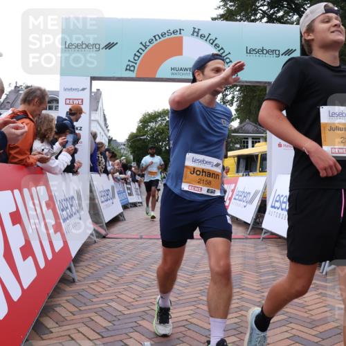 30.08.2026 - Blankeneser Heldenlauf Lena Gebhardt http://msf.ph/oto/10045715 30.08.2026 11:51:22 Ziel 2158, 2159, 2799 meine-sportfotos.de