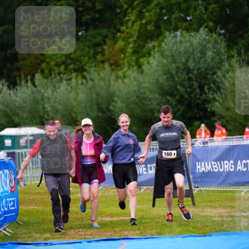 30.08.2026 - Elbe Triathlon Hamburg LAZAROV Photography http://msf.ph/oto/10045738 30.08.2026 17:05:01 Ziel  meine-sportfotos.de