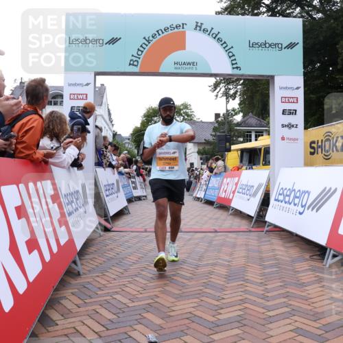30.08.2026 - Blankeneser Heldenlauf Lena Gebhardt http://msf.ph/oto/10045743 30.08.2026 11:51:24 Ziel 2158, 2159, 2504, 2799 meine-sportfotos.de