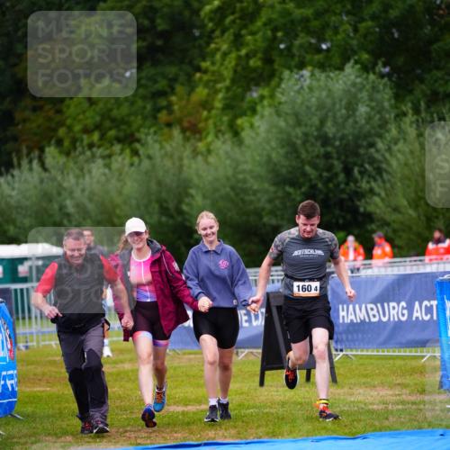 30.08.2026 - Elbe Triathlon Hamburg LAZAROV Photography http://msf.ph/oto/10045744 30.08.2026 17:05:01 Ziel  meine-sportfotos.de