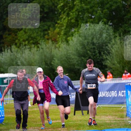30.08.2026 - Elbe Triathlon Hamburg LAZAROV Photography http://msf.ph/oto/10045749 30.08.2026 17:05:01 Ziel  meine-sportfotos.de