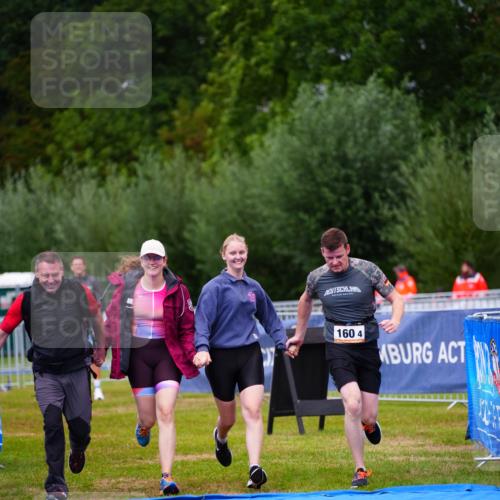 30.08.2026 - Elbe Triathlon Hamburg LAZAROV Photography http://msf.ph/oto/10045755 30.08.2026 17:05:01 Ziel  meine-sportfotos.de