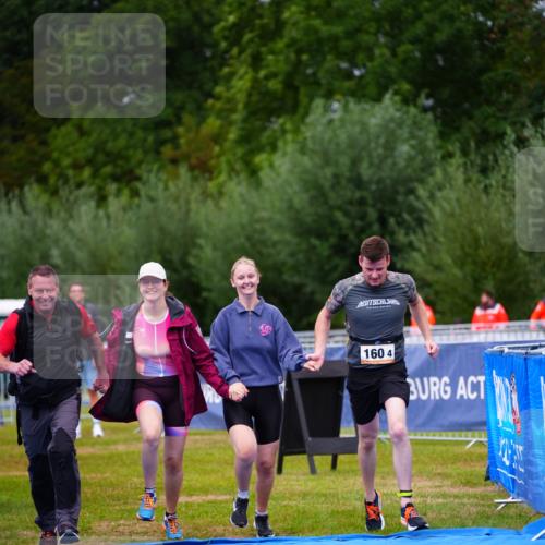 30.08.2026 - Elbe Triathlon Hamburg LAZAROV Photography http://msf.ph/oto/10045761 30.08.2026 17:05:01 Ziel  meine-sportfotos.de