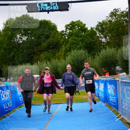 30.08.2026 - Elbe Triathlon Hamburg LAZAROV Photography http://msf.ph/oto/10045772 30.08.2026 17:05:03 Ziel  meine-sportfotos.de