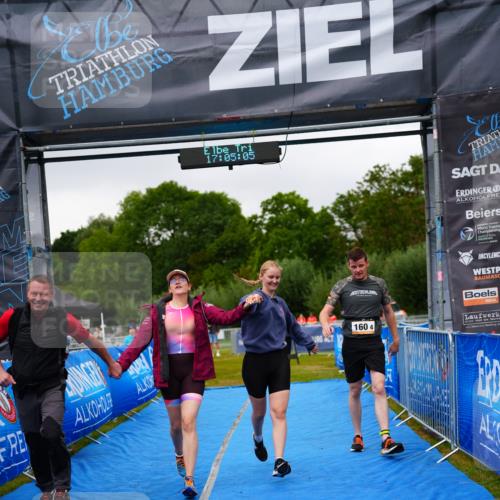 30.08.2026 - Elbe Triathlon Hamburg LAZAROV Photography http://msf.ph/oto/10045788 30.08.2026 17:05:05 Ziel  meine-sportfotos.de