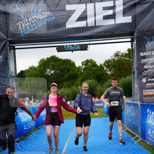 30.08.2026 - Elbe Triathlon Hamburg LAZAROV Photography http://msf.ph/oto/10045793 30.08.2026 17:05:05 Ziel  meine-sportfotos.de