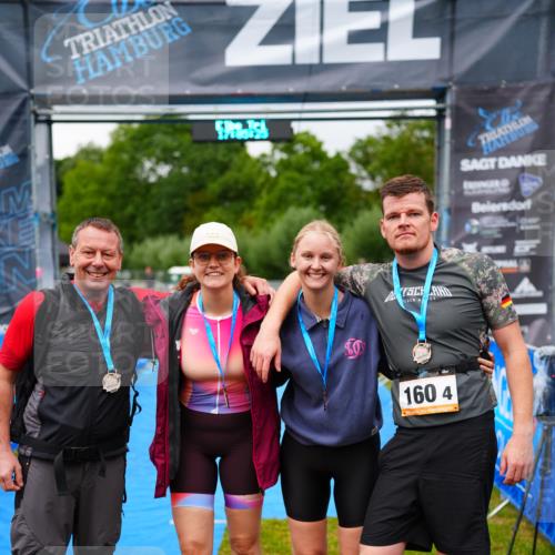 30.08.2026 - Elbe Triathlon Hamburg LAZAROV Photography http://msf.ph/oto/10045809 30.08.2026 17:05:25 Ziel  meine-sportfotos.de