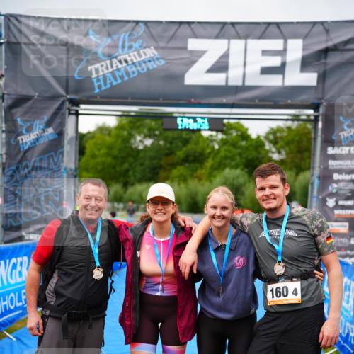 30.08.2026 - Elbe Triathlon Hamburg LAZAROV Photography http://msf.ph/oto/10045820 30.08.2026 17:05:26 Ziel  meine-sportfotos.de