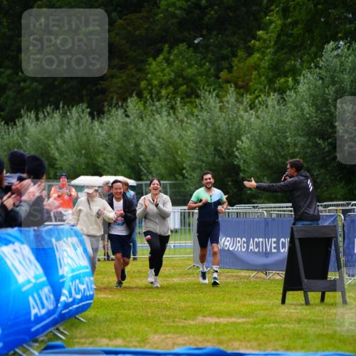30.08.2026 - Elbe Triathlon Hamburg LAZAROV Photography http://msf.ph/oto/10045837 30.08.2026 17:09:43 Ziel  meine-sportfotos.de