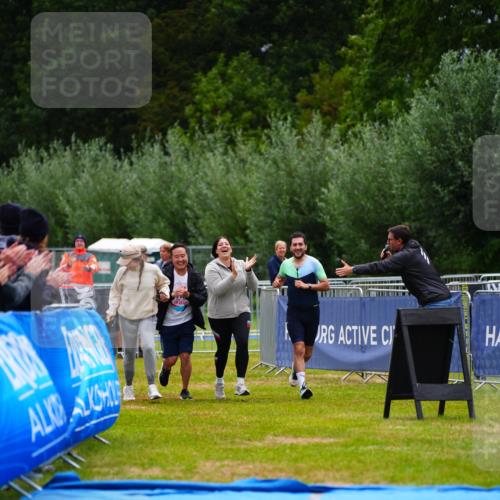 30.08.2026 - Elbe Triathlon Hamburg LAZAROV Photography http://msf.ph/oto/10045845 30.08.2026 17:09:43 Ziel  meine-sportfotos.de