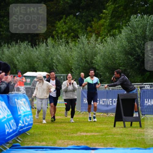30.08.2026 - Elbe Triathlon Hamburg LAZAROV Photography http://msf.ph/oto/10045850 30.08.2026 17:09:43 Ziel  meine-sportfotos.de
