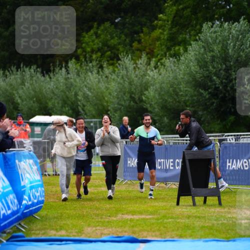 30.08.2026 - Elbe Triathlon Hamburg LAZAROV Photography http://msf.ph/oto/10045857 30.08.2026 17:09:43 Ziel  meine-sportfotos.de