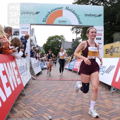 30.08.2026 - Blankeneser Heldenlauf Lena Gebhardt http://msf.ph/oto/10045863 30.08.2026 11:51:36 Ziel 2504, 2508, 2517, 2835 meine-sportfotos.de