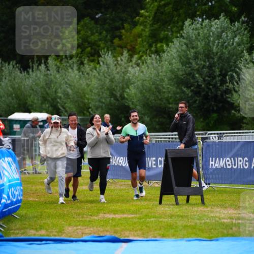30.08.2026 - Elbe Triathlon Hamburg LAZAROV Photography http://msf.ph/oto/10045866 30.08.2026 17:09:44 Ziel  meine-sportfotos.de