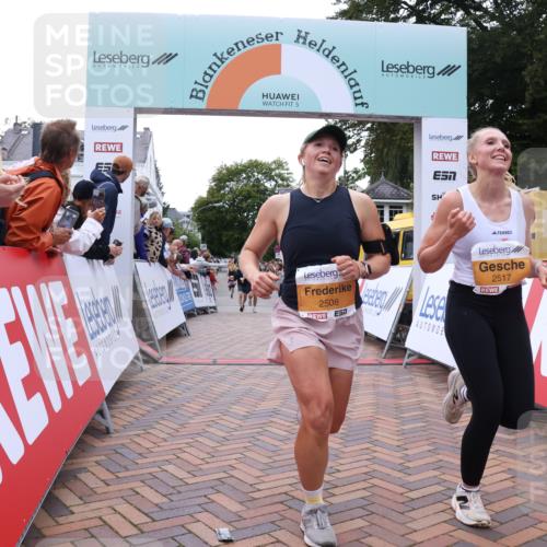 30.08.2026 - Blankeneser Heldenlauf Lena Gebhardt http://msf.ph/oto/10045900 30.08.2026 11:51:38 Ziel 2222, 2508, 2517, 2554, 2835 meine-sportfotos.de