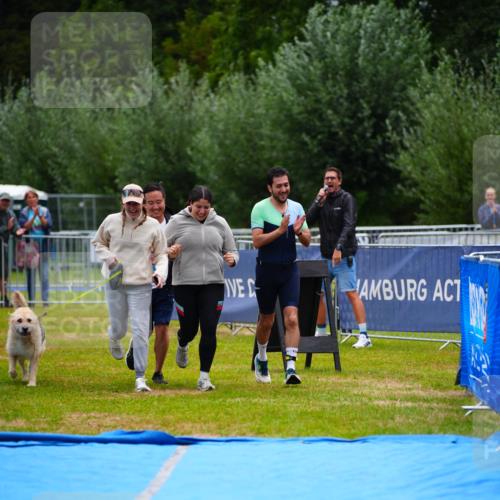 30.08.2026 - Elbe Triathlon Hamburg LAZAROV Photography http://msf.ph/oto/10045904 30.08.2026 17:09:45 Ziel  meine-sportfotos.de