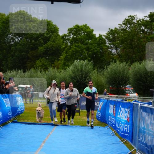 30.08.2026 - Elbe Triathlon Hamburg LAZAROV Photography http://msf.ph/oto/10045921 30.08.2026 17:09:47 Ziel  meine-sportfotos.de