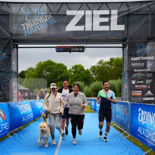 30.08.2026 - Elbe Triathlon Hamburg LAZAROV Photography http://msf.ph/oto/10045957 30.08.2026 17:09:51 Ziel  meine-sportfotos.de