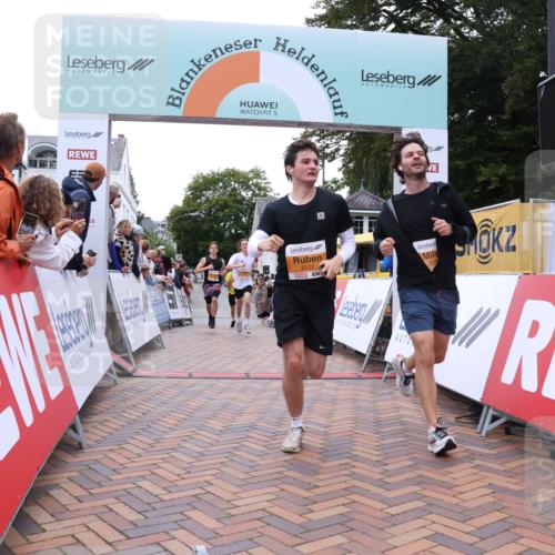 30.08.2026 - Blankeneser Heldenlauf Lena Gebhardt http://msf.ph/oto/10045987 30.08.2026 11:51:43 Ziel 2222, 2229, 2369, 2508, 2517, 2554, 2749, 2835 meine-sportfotos.de