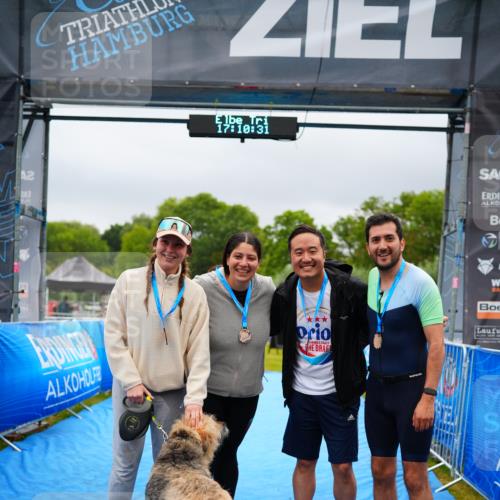 30.08.2026 - Elbe Triathlon Hamburg LAZAROV Photography http://msf.ph/oto/10045996 30.08.2026 17:10:31 Ziel  meine-sportfotos.de