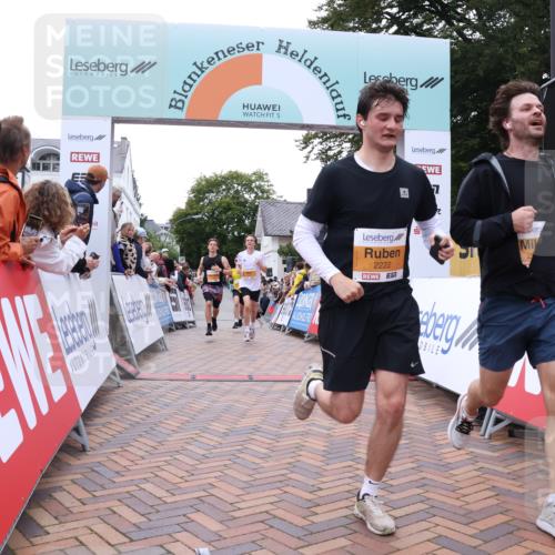 30.08.2026 - Blankeneser Heldenlauf Lena Gebhardt http://msf.ph/oto/10046001 30.08.2026 11:51:43 Ziel 2222, 2229, 2369, 2508, 2517, 2554, 2749, 2835 meine-sportfotos.de