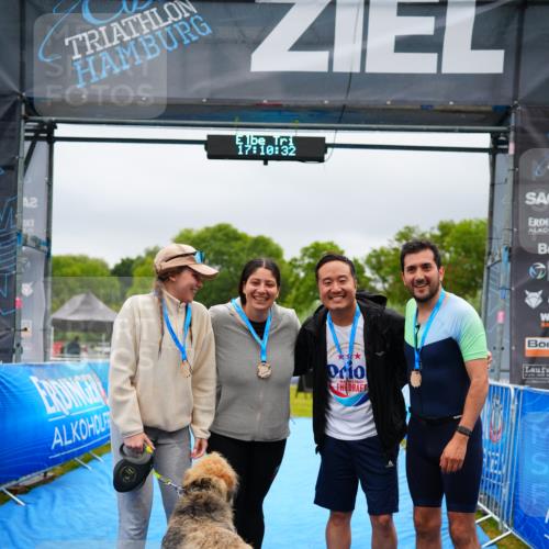 30.08.2026 - Elbe Triathlon Hamburg LAZAROV Photography http://msf.ph/oto/10046004 30.08.2026 17:10:31 Ziel  meine-sportfotos.de
