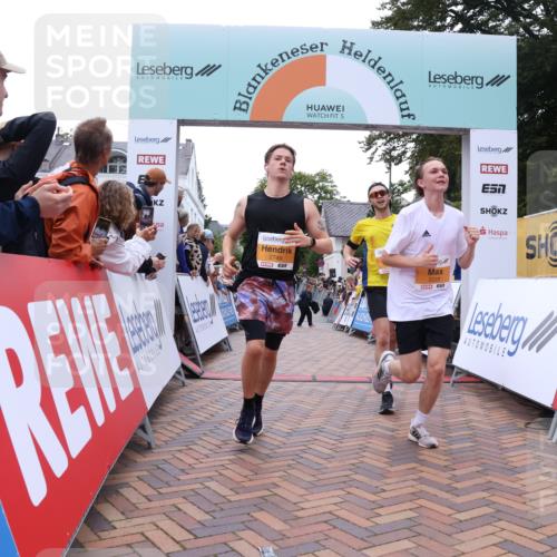 30.08.2026 - Blankeneser Heldenlauf Lena Gebhardt http://msf.ph/oto/10046044 30.08.2026 11:51:45 Ziel 2222, 2229, 2369, 2508, 2517, 2554, 2749 meine-sportfotos.de