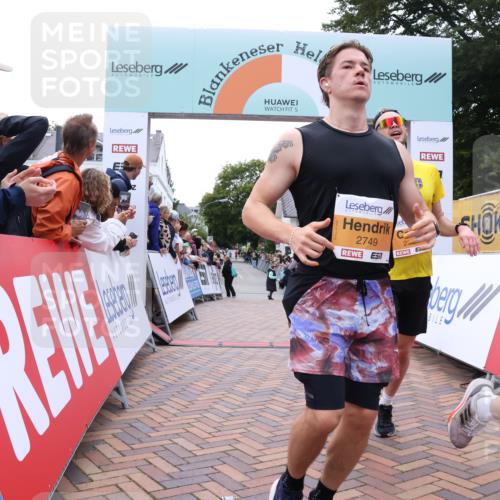 30.08.2026 - Blankeneser Heldenlauf Lena Gebhardt http://msf.ph/oto/10046069 30.08.2026 11:51:46 Ziel 2222, 2229, 2369, 2554, 2749 meine-sportfotos.de