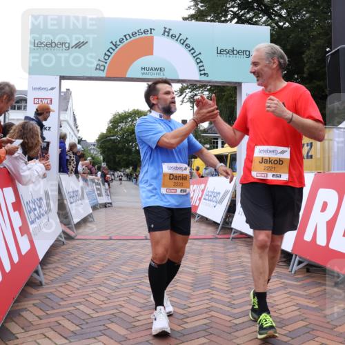 30.08.2026 - Blankeneser Heldenlauf Lena Gebhardt http://msf.ph/oto/10046167 30.08.2026 11:52:18 Ziel 2221, 2223 meine-sportfotos.de