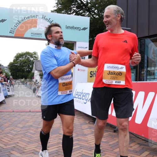 30.08.2026 - Blankeneser Heldenlauf Lena Gebhardt http://msf.ph/oto/10046177 30.08.2026 11:52:18 Ziel 2221, 2223 meine-sportfotos.de
