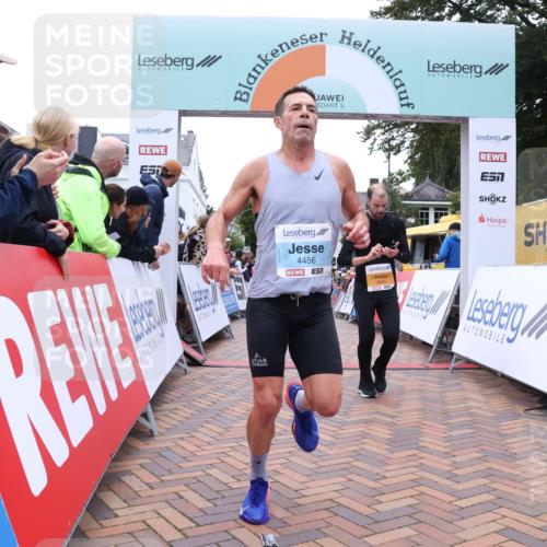 30.08.2026 - Blankeneser Heldenlauf Lena Gebhardt http://msf.ph/oto/10046450 30.08.2026 11:52:50 Ziel 2016, 2627, 2911, 2944, 4456 meine-sportfotos.de