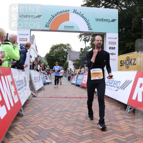 30.08.2026 - Blankeneser Heldenlauf Lena Gebhardt http://msf.ph/oto/10046460 30.08.2026 11:52:51 Ziel 2016, 2627, 2911, 2944, 4456 meine-sportfotos.de