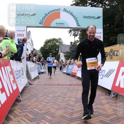 30.08.2026 - Blankeneser Heldenlauf Lena Gebhardt http://msf.ph/oto/10046474 30.08.2026 11:52:51 Ziel 2016, 2627, 2911, 2944, 4456 meine-sportfotos.de