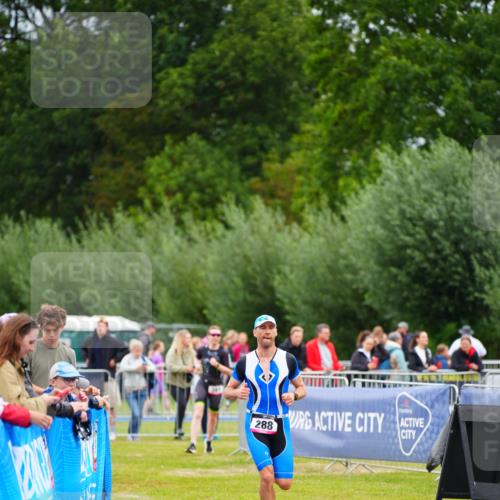 30.08.2026 - Elbe Triathlon Hamburg LAZAROV Photography http://msf.ph/oto/10046537 30.08.2026 10:25:57 Ziel 288 meine-sportfotos.de