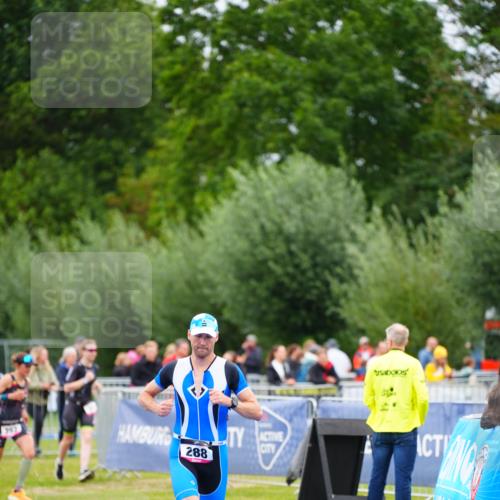 30.08.2026 - Elbe Triathlon Hamburg LAZAROV Photography http://msf.ph/oto/10046558 30.08.2026 10:25:58 Ziel 288 meine-sportfotos.de