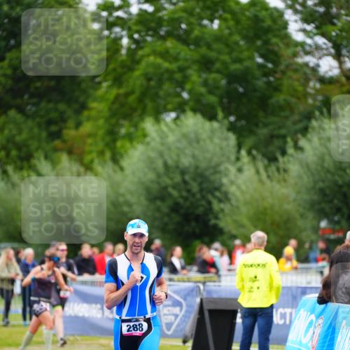 30.08.2026 - Elbe Triathlon Hamburg LAZAROV Photography http://msf.ph/oto/10046572 30.08.2026 10:25:59 Ziel 288 meine-sportfotos.de