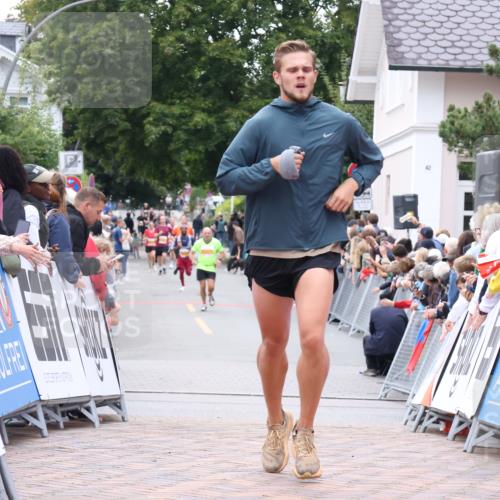 30.08.2026 - Blankeneser Heldenlauf Lena Gebhardt http://msf.ph/oto/10046576 30.08.2026 11:52:58 Ziel 2016, 2635, 2911 meine-sportfotos.de