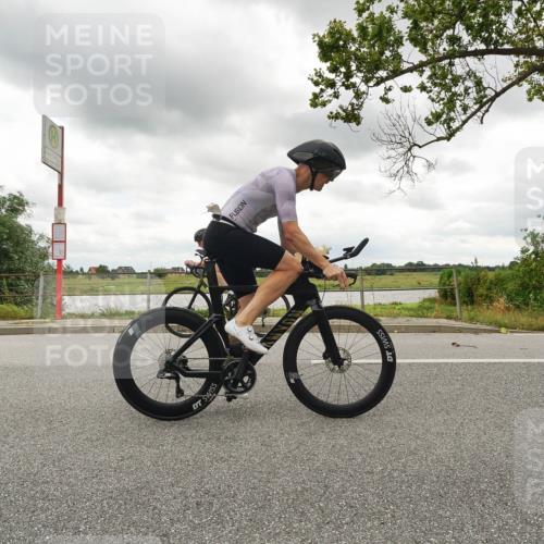 30.08.2026 - Elbe Triathlon Hamburg Michael Burmester http://msf.ph/oto/10046579 30.08.2026 14:50:01 Radfahren  meine-sportfotos.de